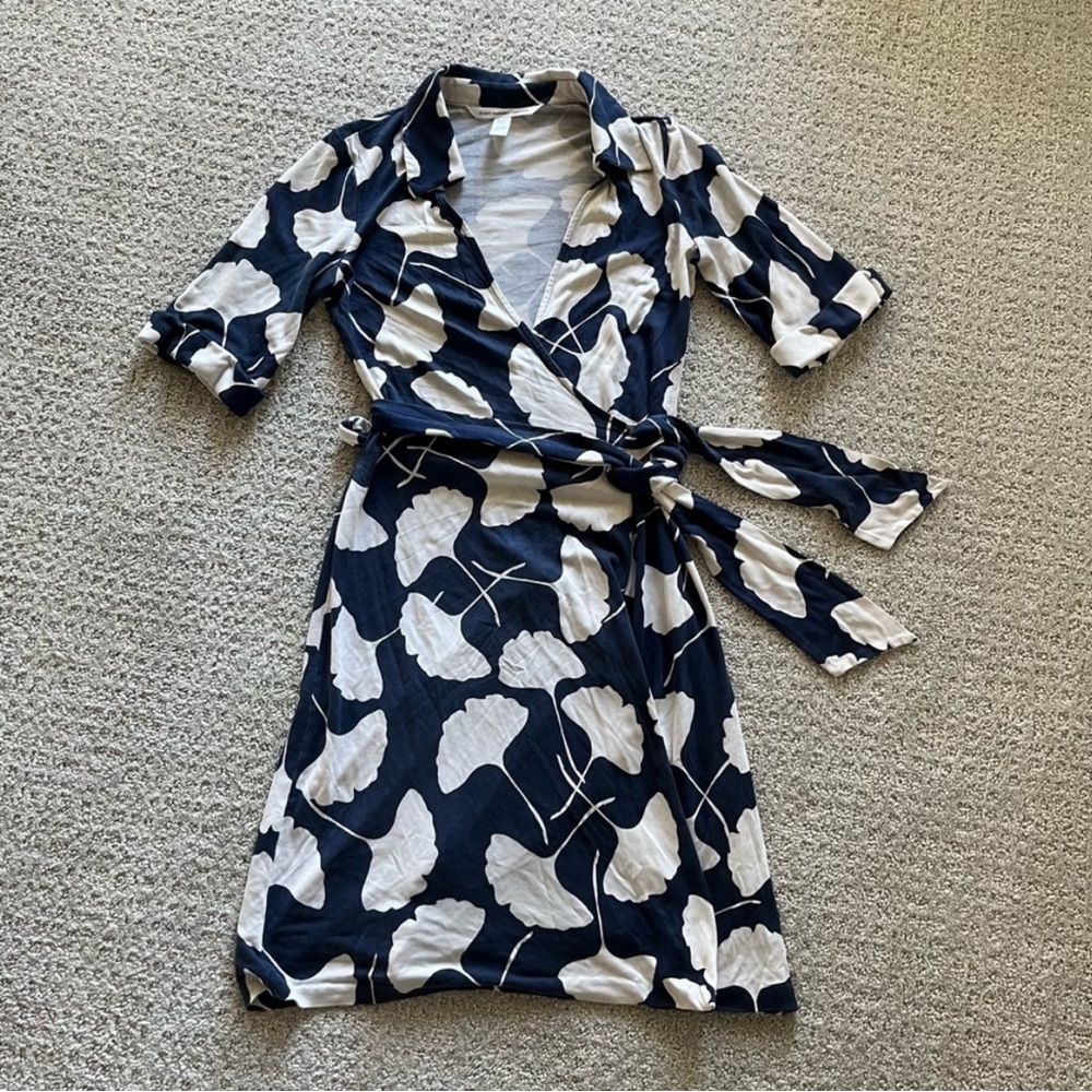 Diane Von Furstenberg 100% Silk Blue White Gingko Jessica Wrap Dress